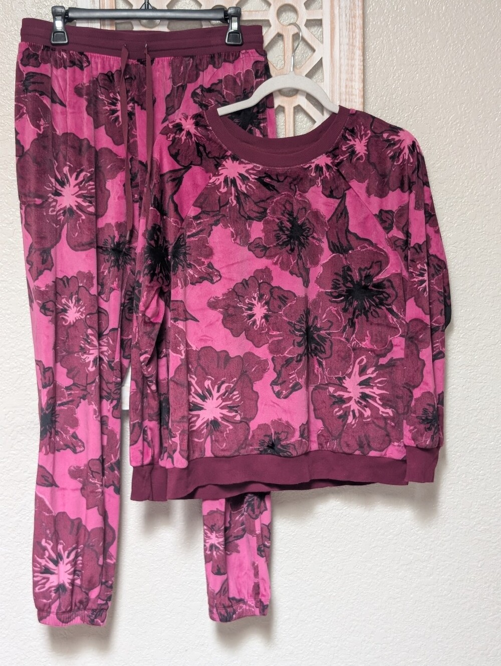 Secret Treasures women's medium 2 pc loungewear set velvet maroon floral comfy